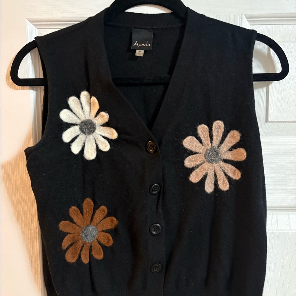 Aaeda women's vest floral button down size M - Picture 2 of 5